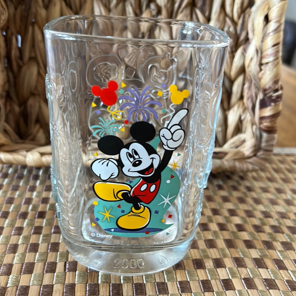 Walt Disney World McDonalds 2000 Commemorative Glass featuring Mickey Mouse